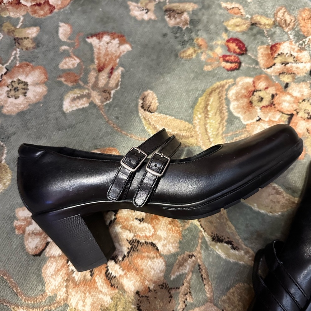 Clark Bendables Black Leather Shoes - Picture 4 of 5
